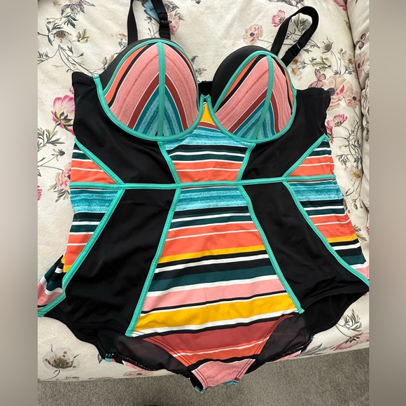 EUC Torrid One Piece Swimsuit - Picture 1 of 10